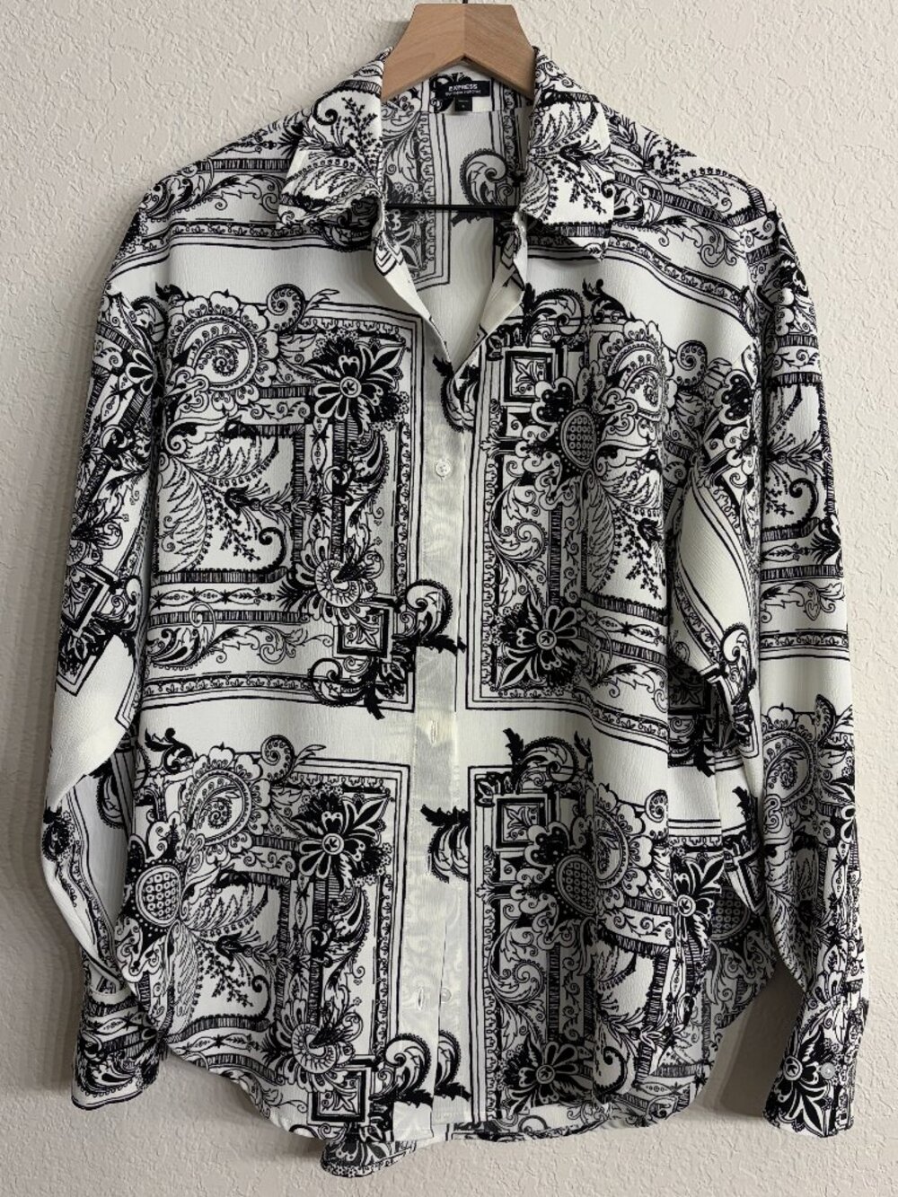 Express Boyfriend Portofino Shirt Size S Black Ivory Paisley Print